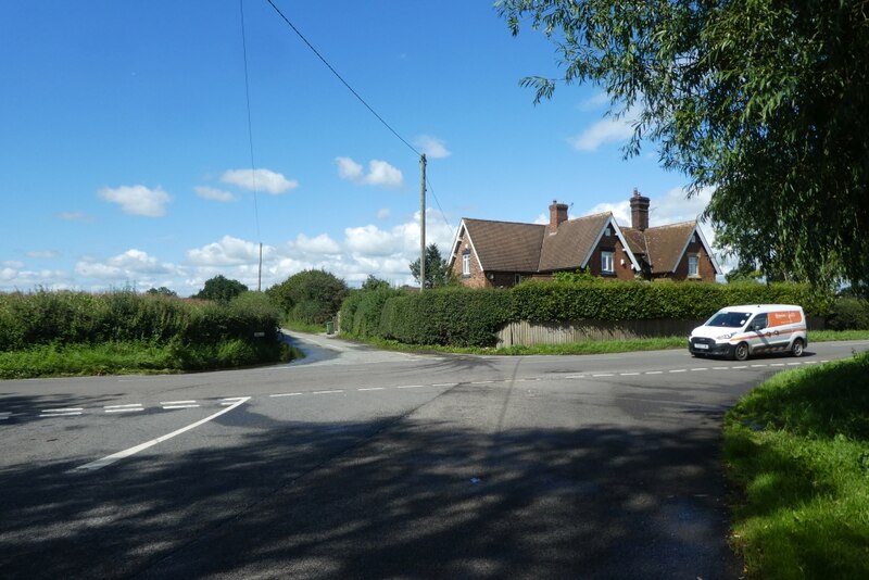 Junction With Hall Lane Ds Pugh Geograph Britain And Ireland