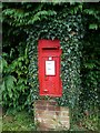 SP4241 : George VI postbox, Drayton by Robin Drayton