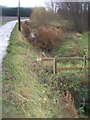 Footpath junction near Oakleigh Farm