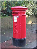 TQ2585 : Edward VII postbox, Ferncroft Avenue / Hollycroft Avenue, NW3 by Mike Quinn