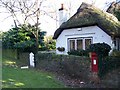 SU1409 : George VI postbox, Ibsley by Maigheach-gheal