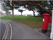 SZ0588 : Canford Cliffs: postbox № BH13 129, Cliff Drive by Chris Downer