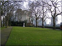 TQ2977 : Pimlico Gardens, Grosvenor Road Pimlico SW1 by PAUL FARMER