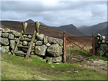 J2923 : Stile and gate on the Mourne Wall by Rossographer