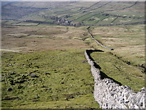 SD9479 : Wall stretching down towards Cray by Chris Heaton