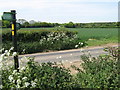 Footpath crosses  Hart Hill Road