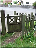 TM0062 : Wooden Kissing Gate by Keith Evans