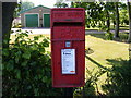TM3066 : Framlingham  Road Postbox by Geographer