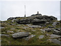 SX5890 : Summit, of Yes Tor by Roger Cornfoot