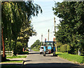 2009 : Tractor on Devizes Road, Poulshot.