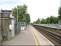 TR0557 : Selling station: up platform by Stephen Craven