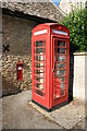 Kencot phone box and post box