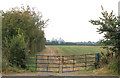 Farm track south of the A425 east of Southam