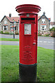 Elizabeth II Postbox, Bamburgh