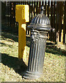 Pump and hydrant, Quaker Row, Coates