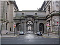 Glasgow: John Street bisects the City Chambers