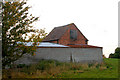 SP3867 : Small barn and sheds, Hunningham Hill (2) by Andy F