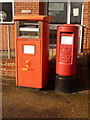SY9288 : Wareham: postbox №s BH20 2000 and BH20 400, Sandford Lane by Chris Downer