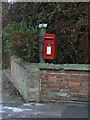 Oxton Post Office postbox (Ref NG25 35)