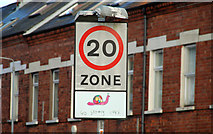 J3472 : 20mph zone sign, Belfast by Albert Bridge