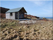 NR7459 : Hut by the bay by Patrick Mackie