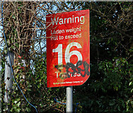 J2868 : Weight restriction sign, Dunmurry by Albert Bridge