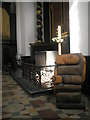 Looking towards the altar at St Mary Woolnoth