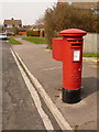 SY6989 : Dorchester: postbox № DT1 195, Egdon Road by Chris Downer