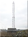 SJ0847 : Mast in the hills east of Gwyddelwern by Eirian Evans