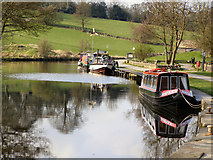 SD8842 : Leeds and Liverpool Canal, Foulridge by David Dixon