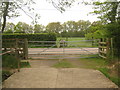 Footpath crosses Skinners Lane