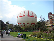 SZ0891 : The Bournemouth Balloon by Robert Lamb