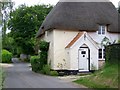 SU0219 : Tudor Cottage, Woodyates by Maigheach-gheal