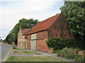 Station Farmhouse and barn, Claypole