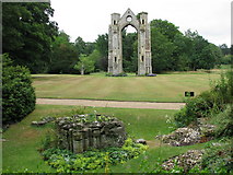 TF9336 : Ruins of the priory church in the Abbey gardens at Walsingham by Sarah Charlesworth