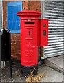 George V postbox, with disused stamp vending machine, Beoley Road West