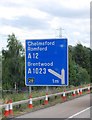 TQ5593 : The 1 mile signpost for Junction 28, M25 by N Chadwick