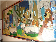 NH5458 : "Lady & the Tramp" mural in Dingwall Museum courtyard by sylvia duckworth
