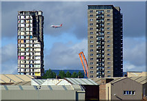 NS5267 : easyJet plane approaching Glasgow by Thomas Nugent