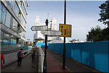 TQ2777 : Thames Path sign, southern end of Albert Bridge by N Chadwick