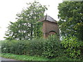 Unknown building next to Linch Farm