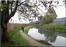 SO9396 : Birmingham Main Line Canal near Priestfield, Wolverhampton by Roger  D Kidd