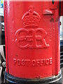 Edward VIII postbox, Nithsdale Drive / Pollokshaws Road, G41 - royal cipher