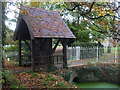 Combined lych-gate and footbridge, Kingston Seymour