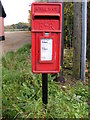 TM3979 : Broadway Postbox by Geographer
