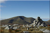 NX4586 : Mullwharchar summit cairn by Leslie Barrie