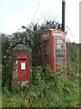 SU6427 : A George V postbox and a K6 type telephone box at an autumnal Woodlands by Basher Eyre