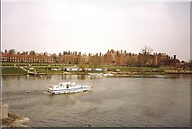 TQ1568 : Hampton Court Palace by Gordon  BEACH