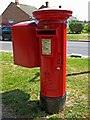 Elizabeth II postbox, Gloster Drive