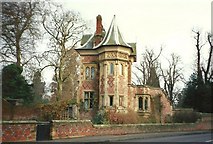 TQ5446 : Hall's Place Gatehouse, Leigh by Roger Smith
